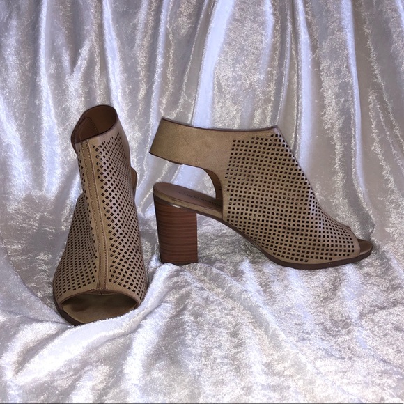 Open toe booties - Picture 1 of 8